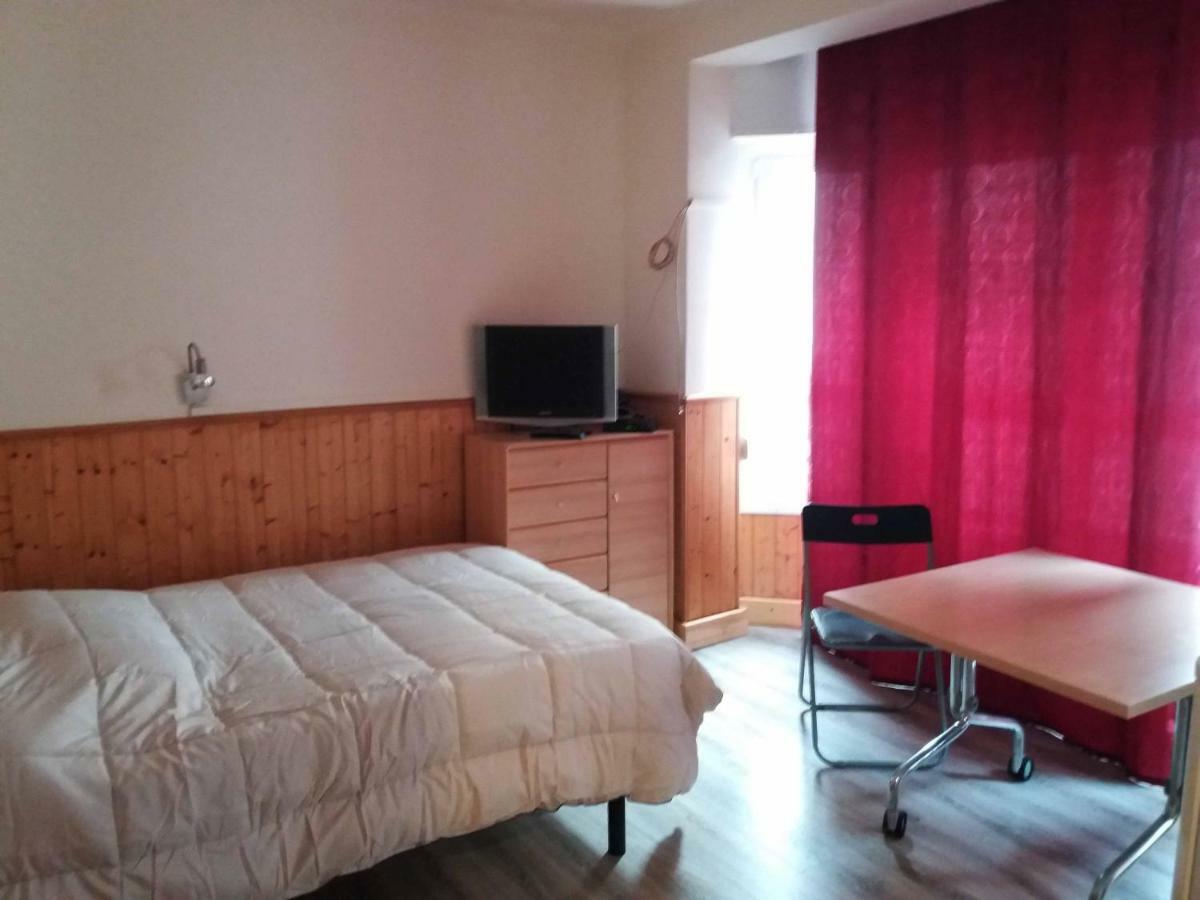 Rosesapparts Estudios & Parking Екстер'єр фото