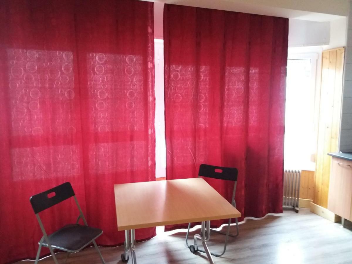 Rosesapparts Estudios & Parking Екстер'єр фото