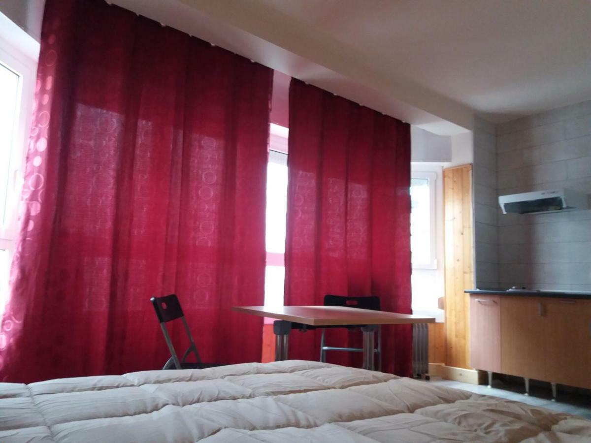 Rosesapparts Estudios & Parking Екстер'єр фото